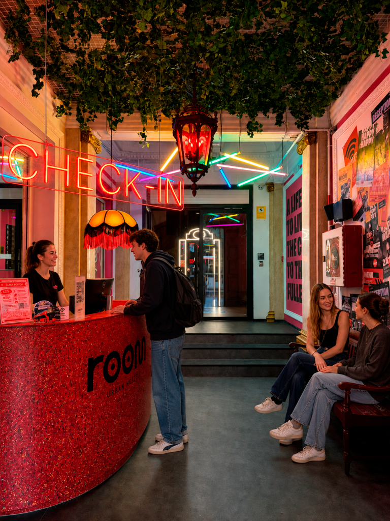 Casa Gracia - ROOM URBAN HOSTELS en pleno paseo de Gràcia, Barcelona