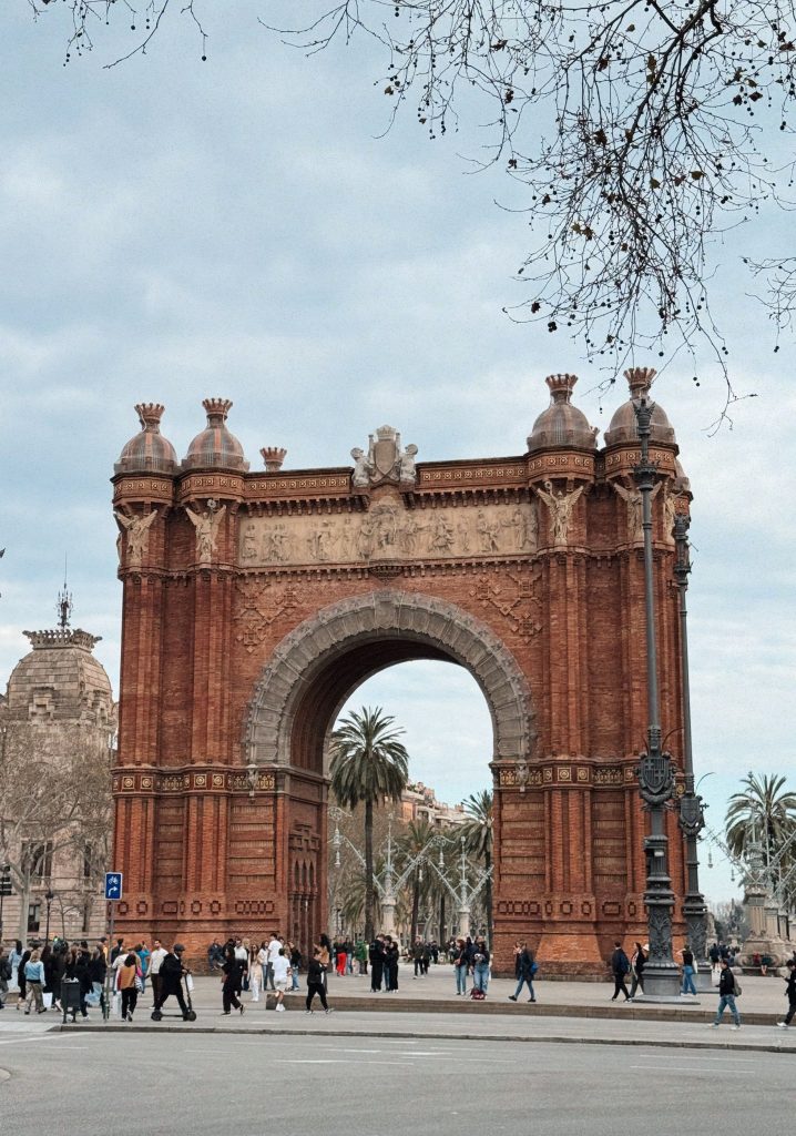 Group of friends traveling in Barcelona visiting Park Güell, group accommodation in Barcelona, Barcelona getaway, Room Casa Gràcia, Room Barcelona